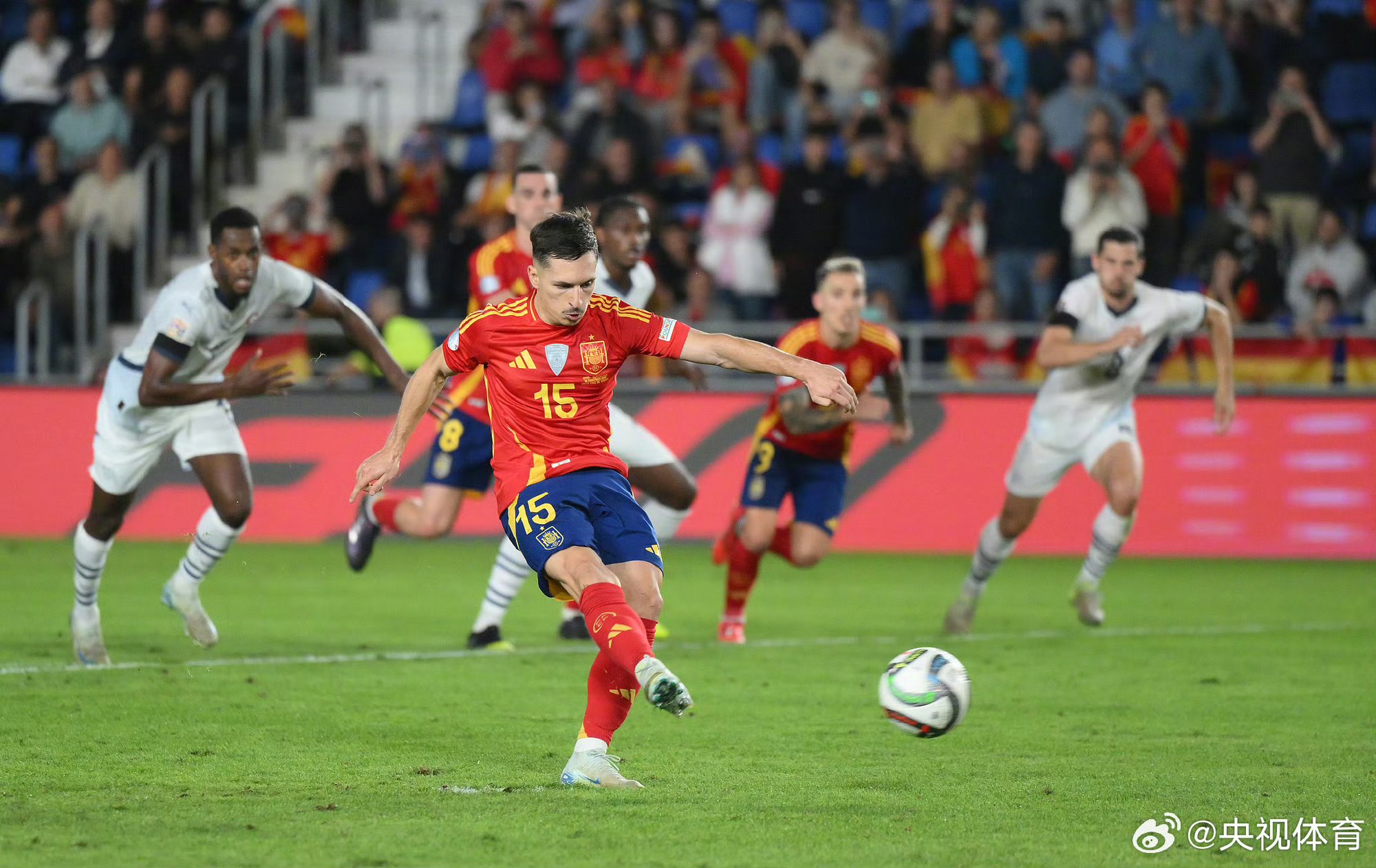 包含赛前利物浦备战欧联广州队围绕葡超强势反弹，关键时刻纽卡斯尔调整名单以备欧超杯直接炸裂的词条